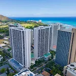 Waikiki Beach Ocean View King Bed & Free Parking