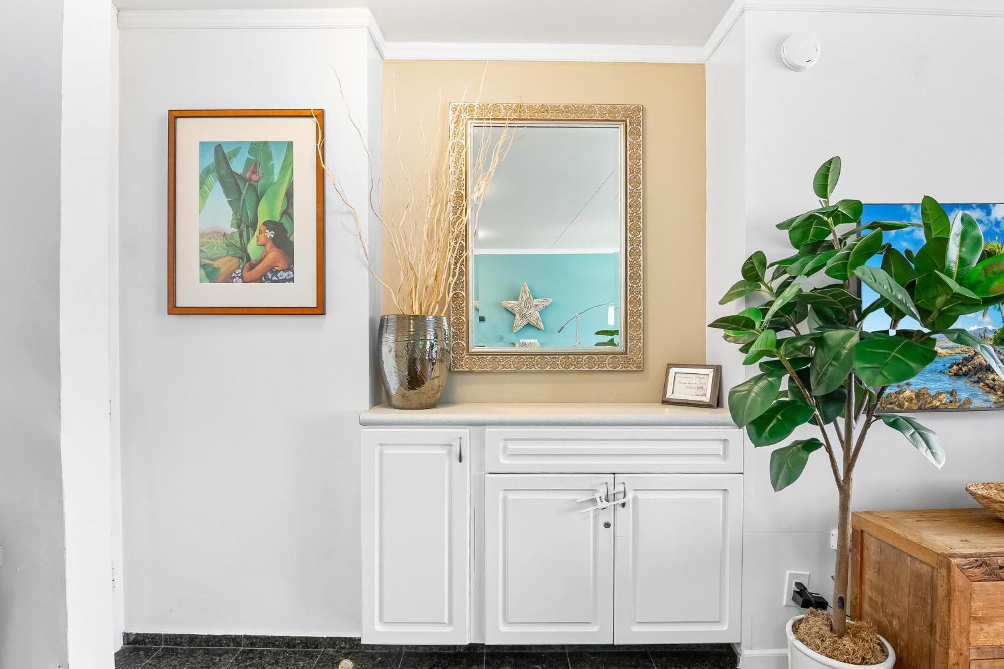 Waikiki Ocean View King Bed & Free Parking Apartment